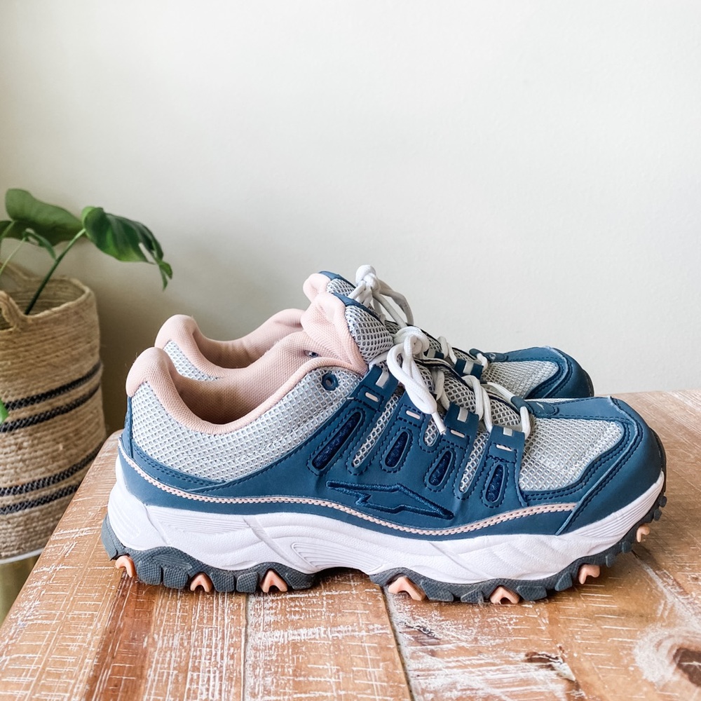 Avía Running Shoes